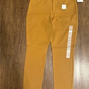 Old Navy Women's Straight Leg Pants in Mustard